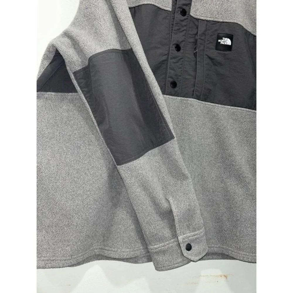 The North Face type sweater